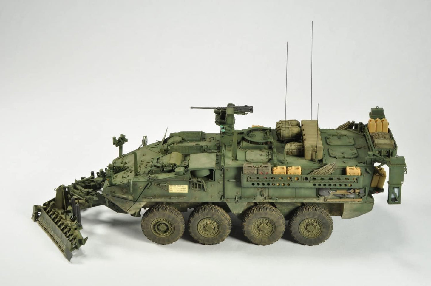 1/35 Stryker M1132 Engineer Squad Vehicle SMP Plastic Model Kit