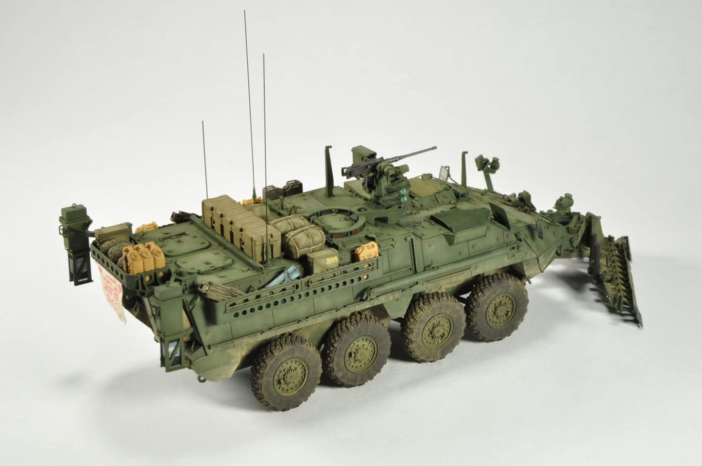 1/35 Stryker M1132 Engineer Squad Vehicle SMP Plastic Model Kit