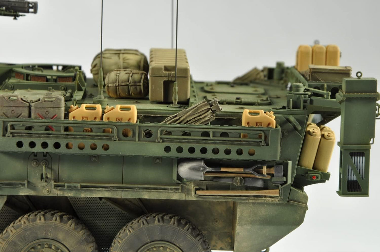 1/35 Stryker M1132 Engineer Squad Vehicle SMP Plastic Model Kit