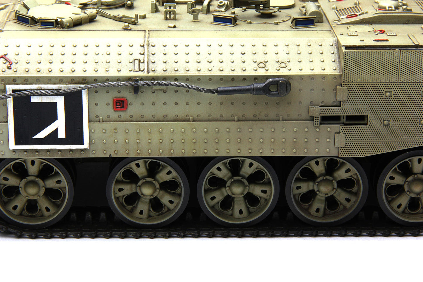 1/35 Israel Heavy Armoured Personnel Carrier Achzarit Early