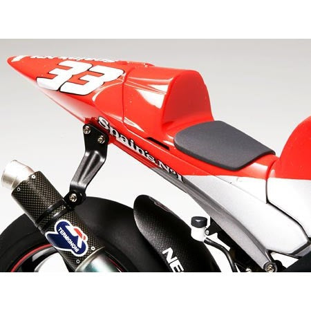 112 Yamaha YZRM1 04 No.7/No.33