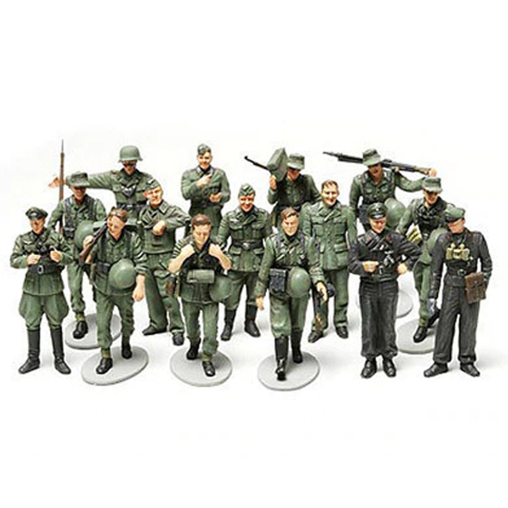 1/48 WWII German Infantry on Maneuvers
