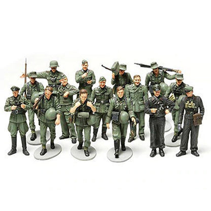 1/48 WWII German Infantry on Maneuvers